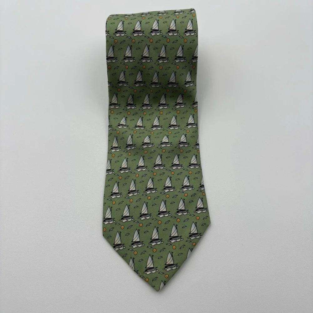 Vineyard Vines Mens Silk Tie Green Sailboat Nautical Preppy Sailing USA 3.75